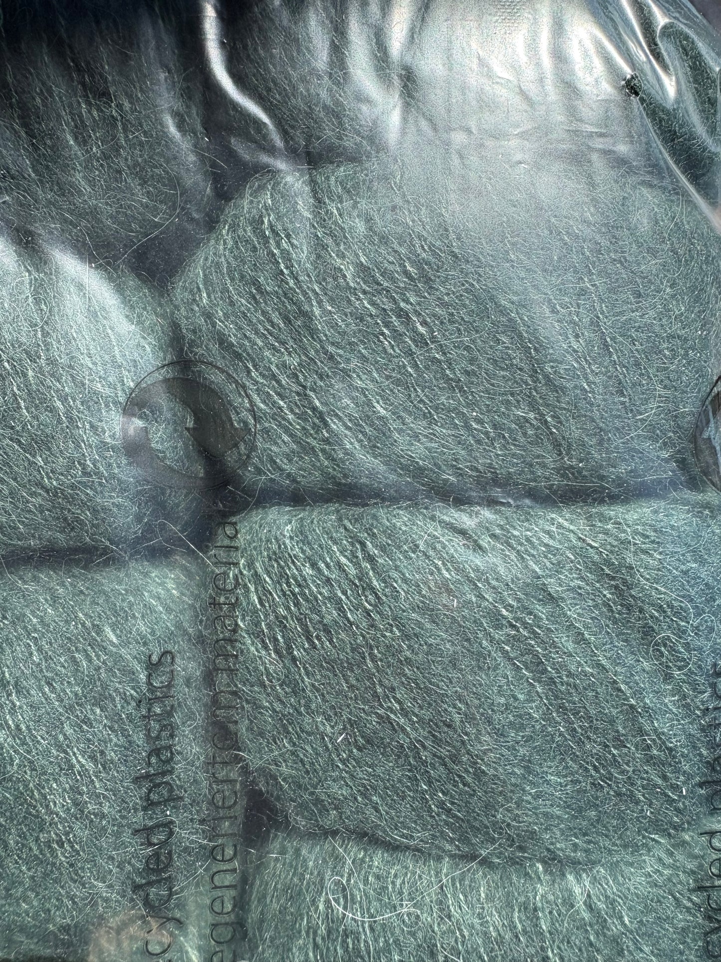 Zen - 35% Laine vierge (Merino superfine) 35% Alpaga (Suri Alpaca) 30% Soie