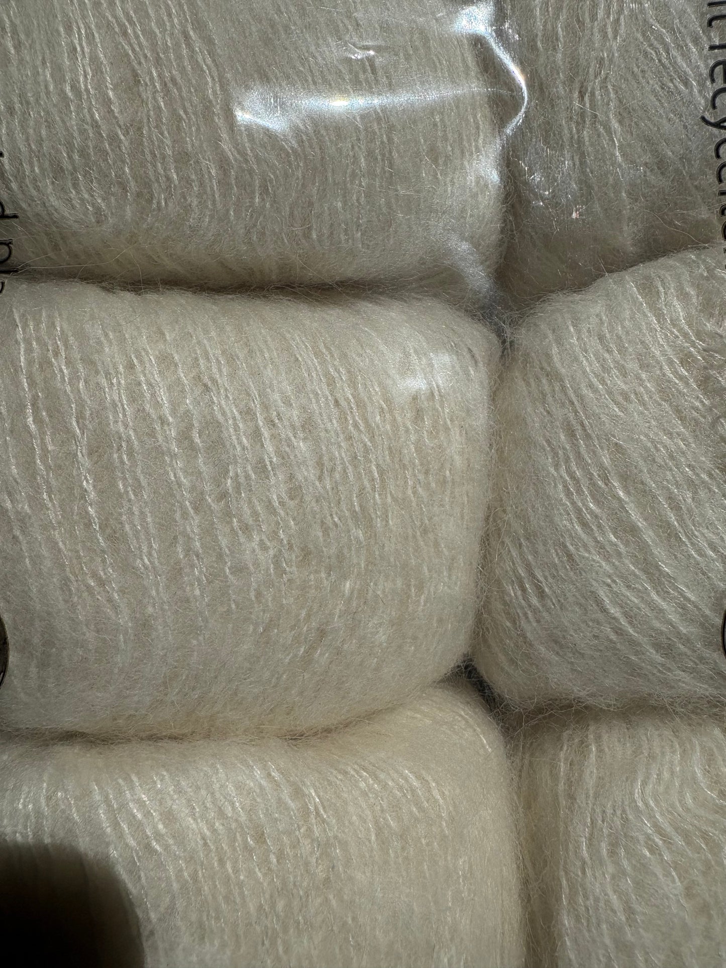 Zen - 35% Laine vierge (Merino superfine) 35% Alpaga (Suri Alpaca) 30% Soie