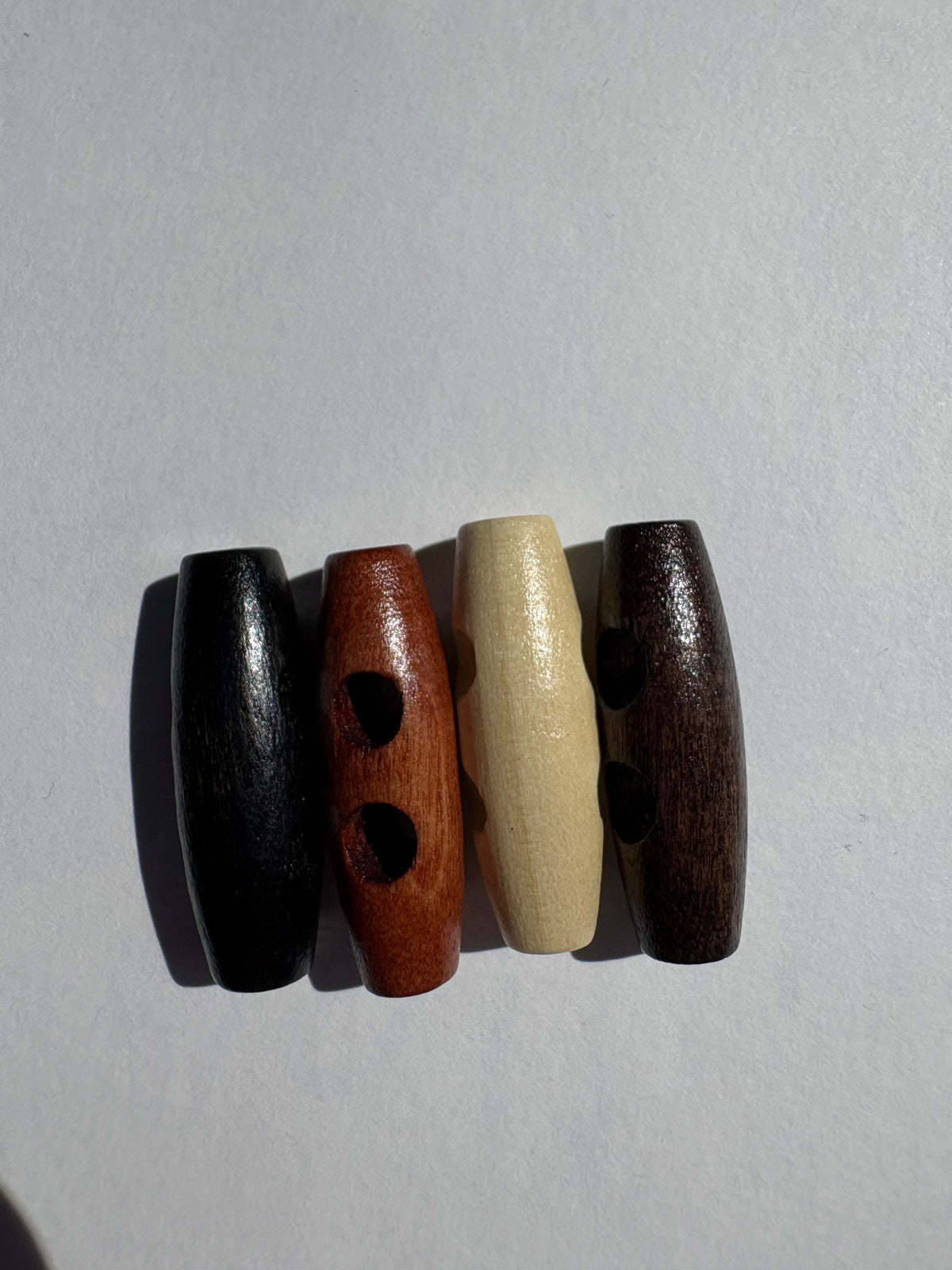 Boutons ovales en bois d’olivier 30 mm/8 couleurs